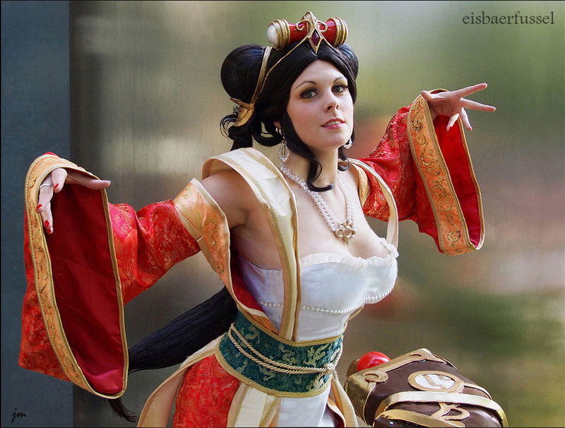 Illustration for article titled A League of Legendary Cosplayers